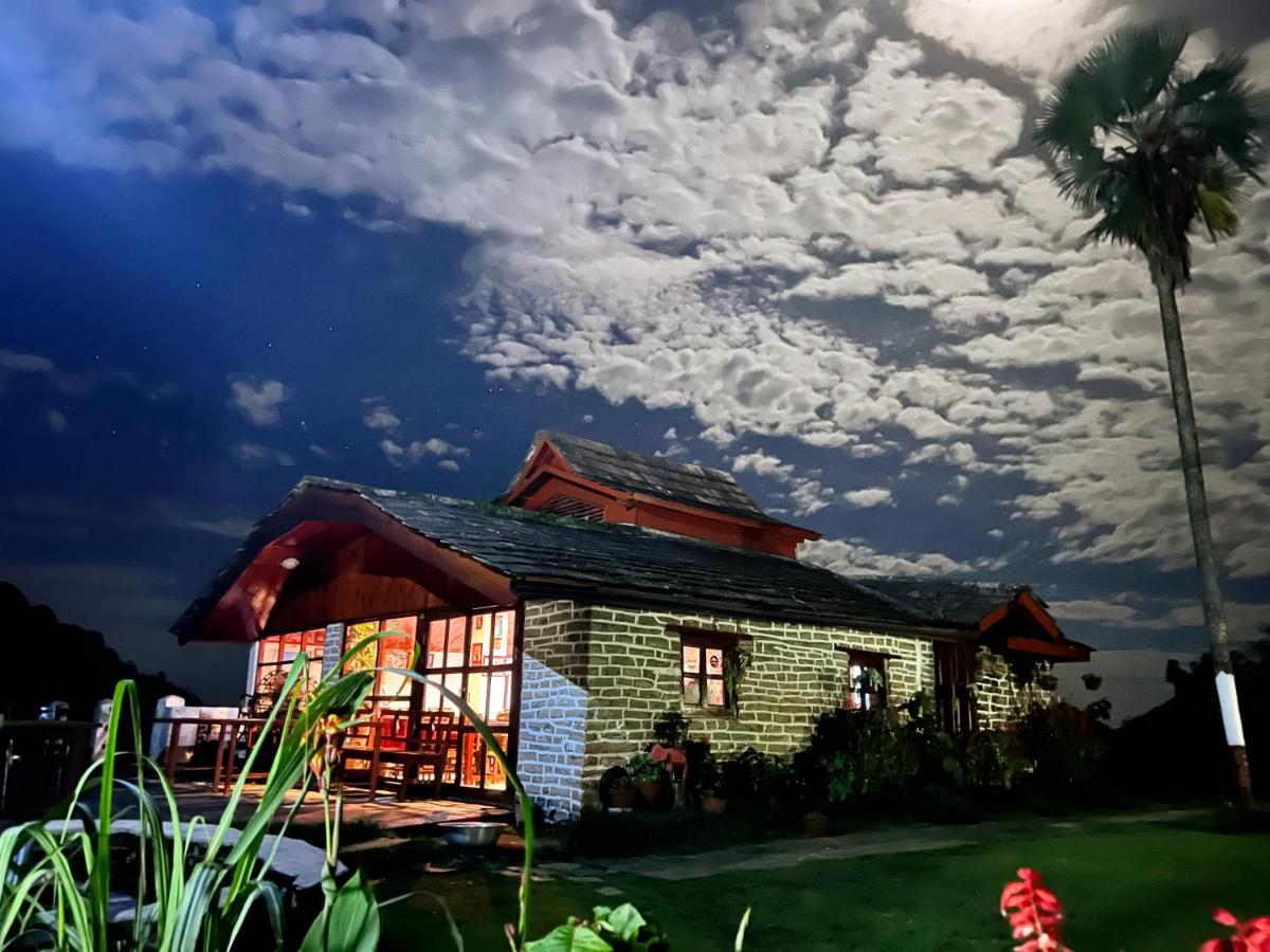 Es Deurali Resort Pokhara Eksteriør billede
