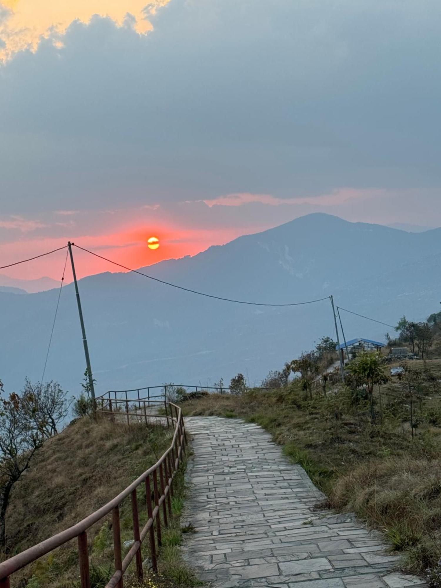 Es Deurali Resort Pokhara Eksteriør billede