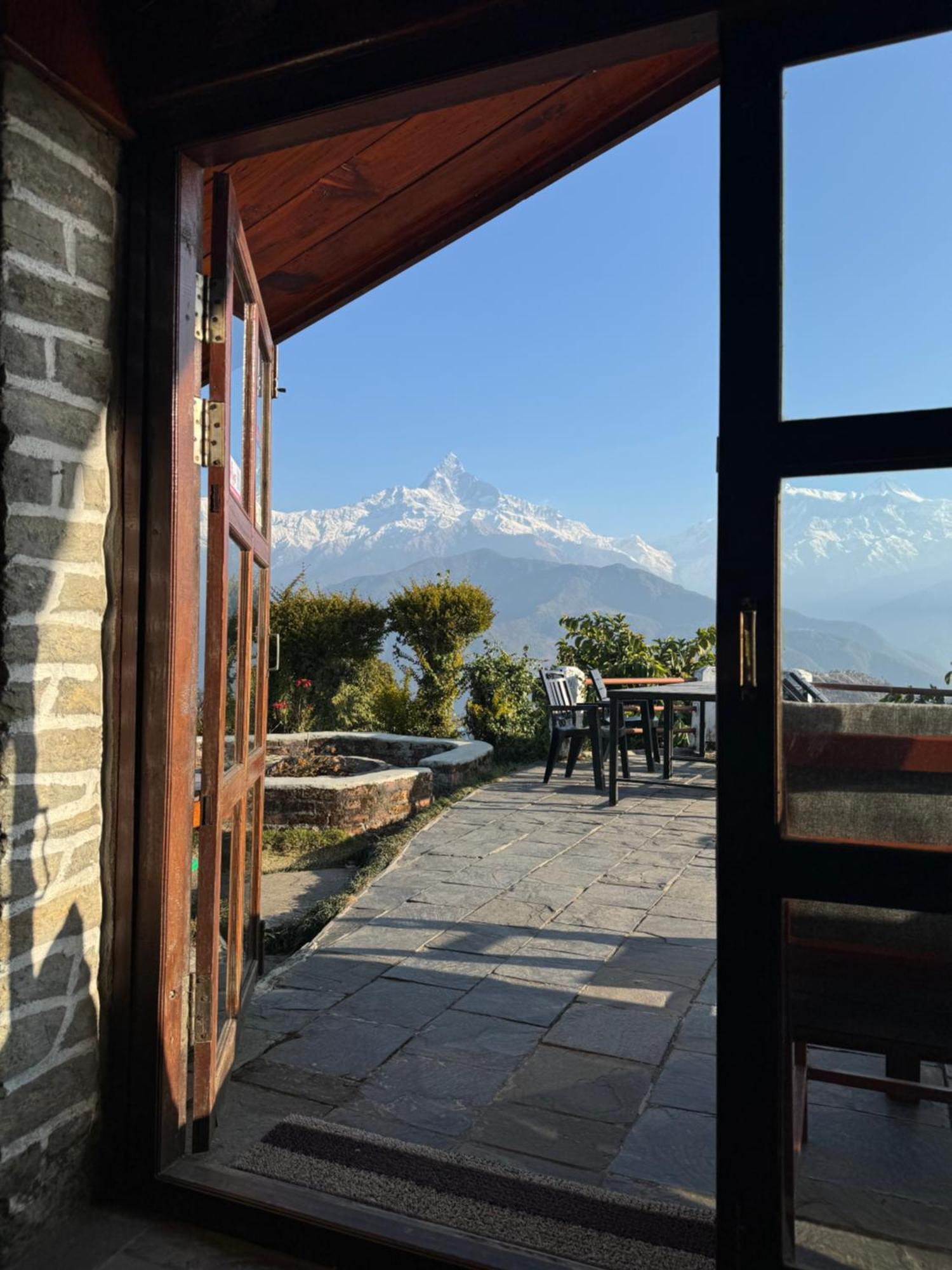 Es Deurali Resort Pokhara Eksteriør billede