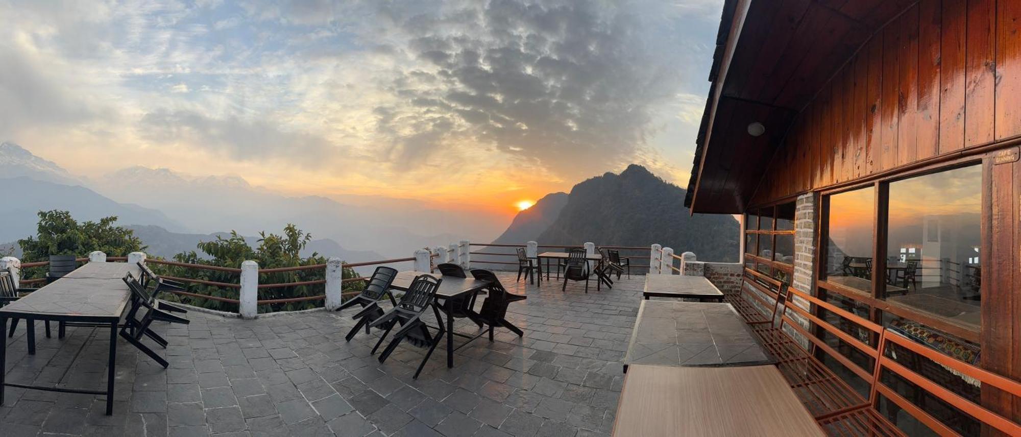 Es Deurali Resort Pokhara Eksteriør billede