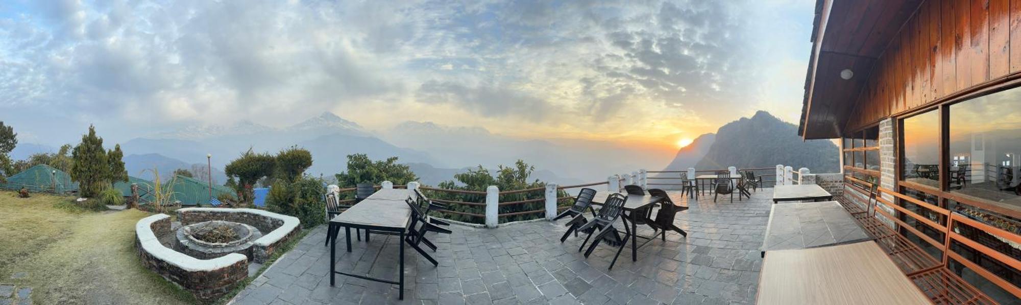 Es Deurali Resort Pokhara Eksteriør billede