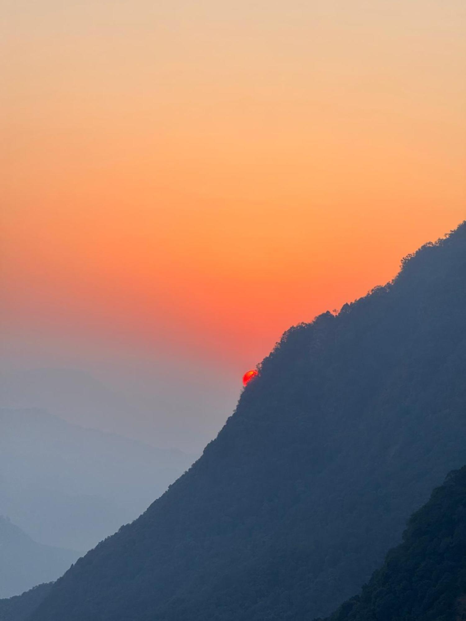 Es Deurali Resort Pokhara Eksteriør billede