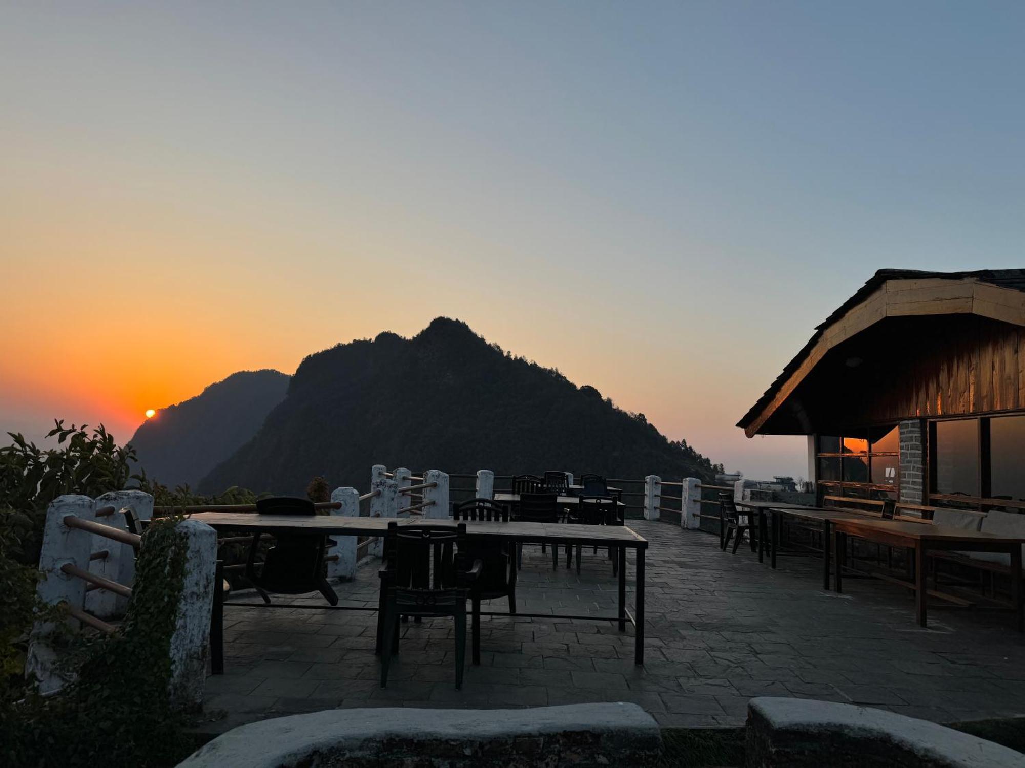 Es Deurali Resort Pokhara Eksteriør billede