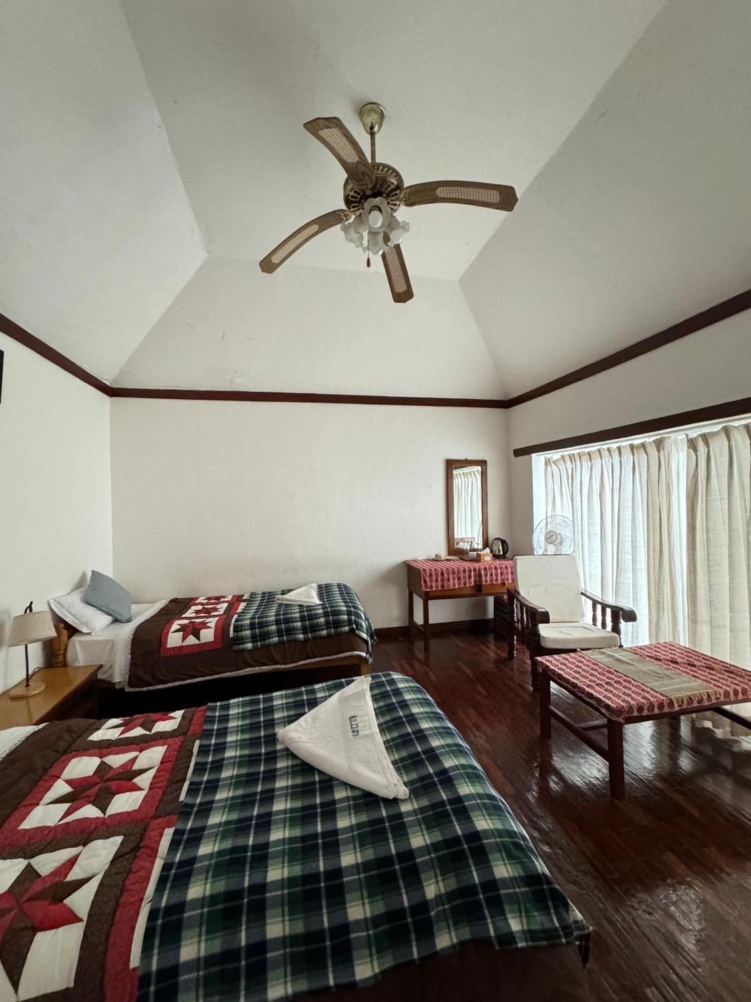 Es Deurali Resort Pokhara Eksteriør billede