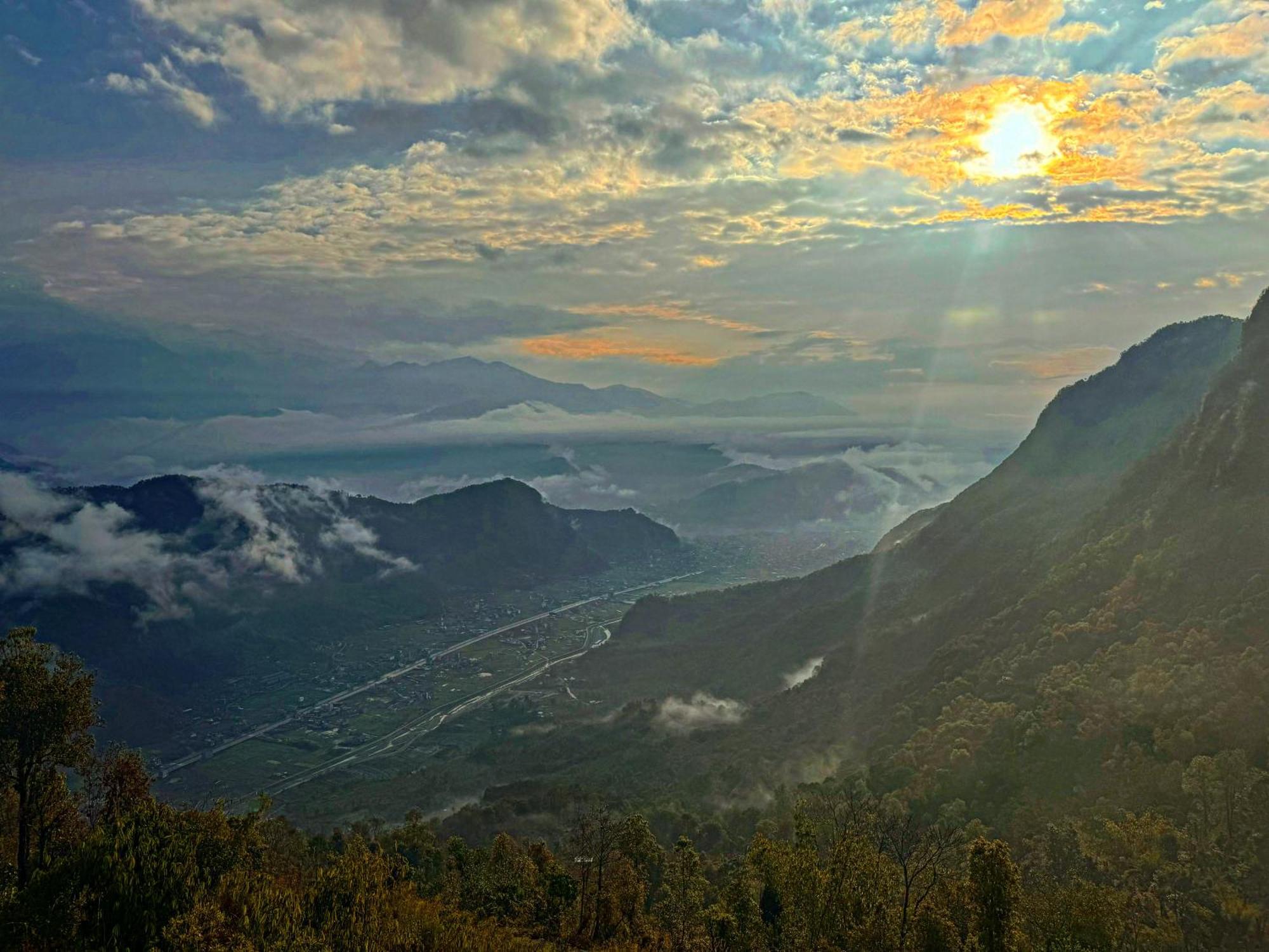 Es Deurali Resort Pokhara Eksteriør billede