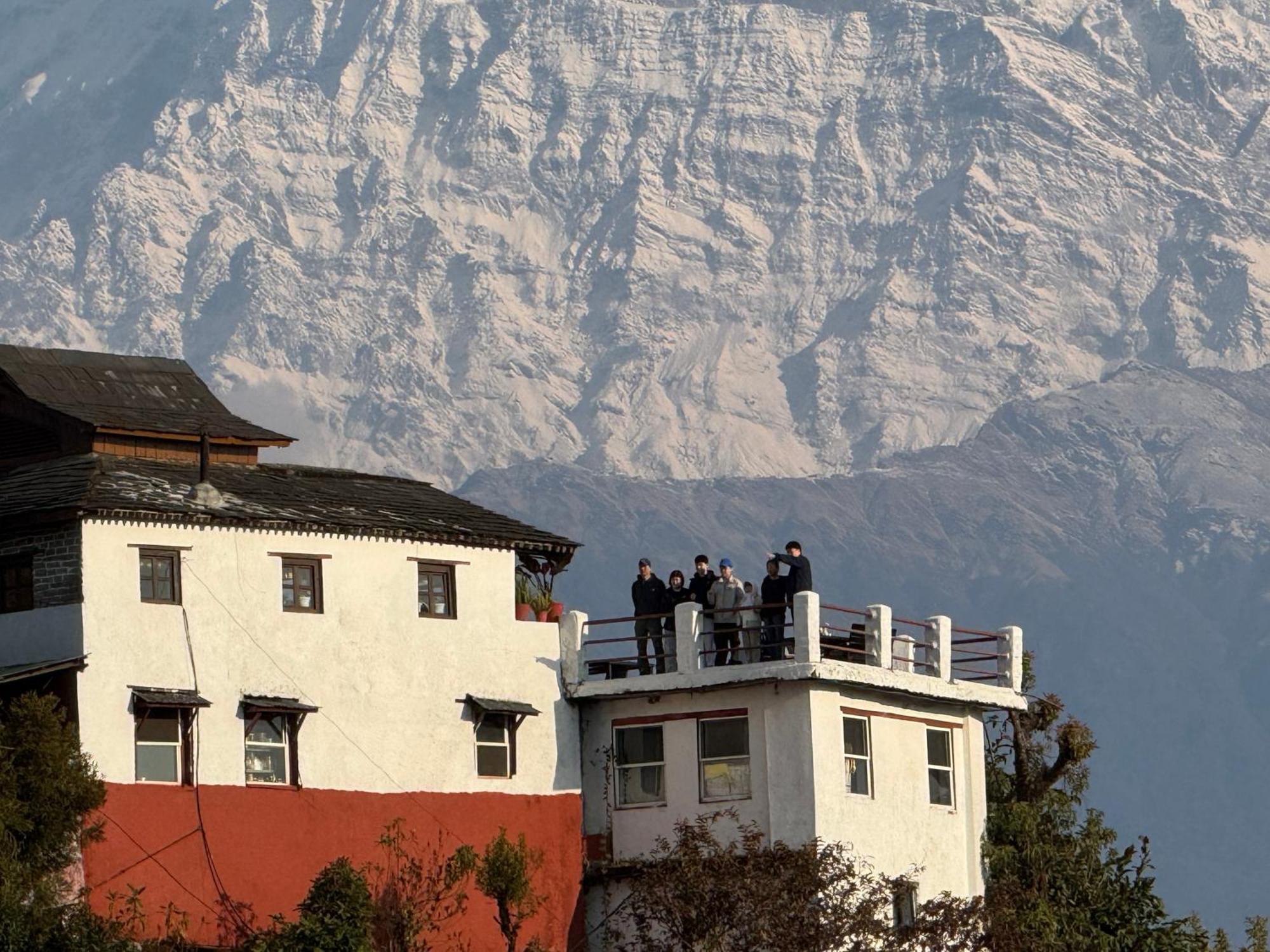 Es Deurali Resort Pokhara Eksteriør billede