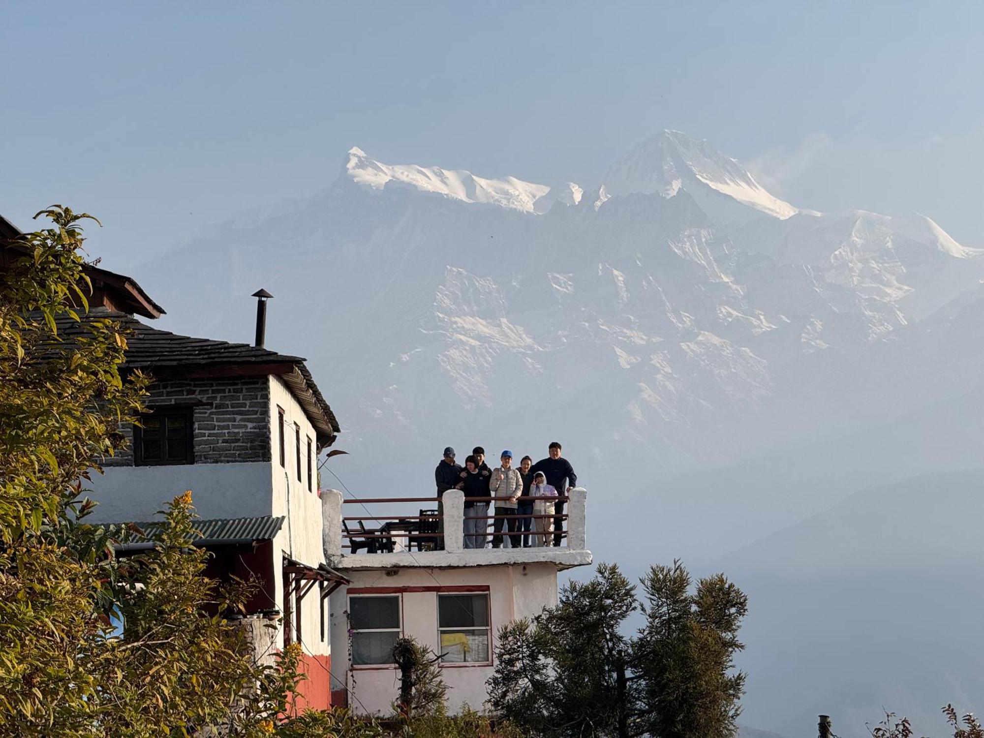 Es Deurali Resort Pokhara Eksteriør billede
