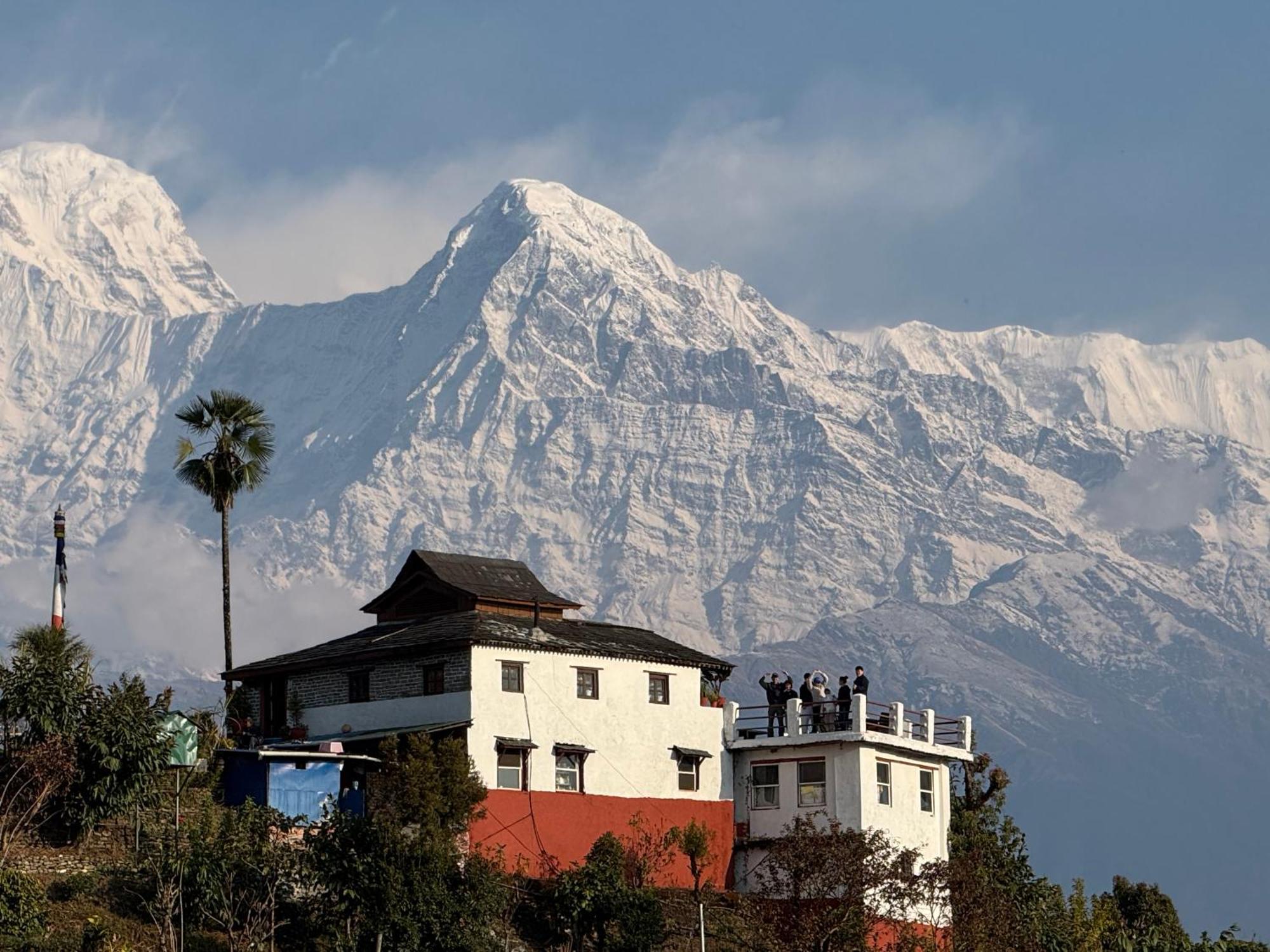 Es Deurali Resort Pokhara Eksteriør billede